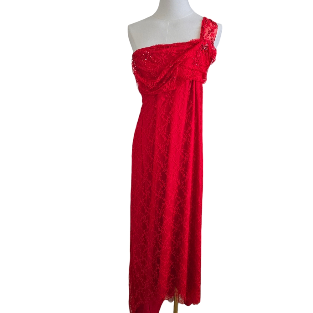 Elegant Red One-Shoulder Lace Dress